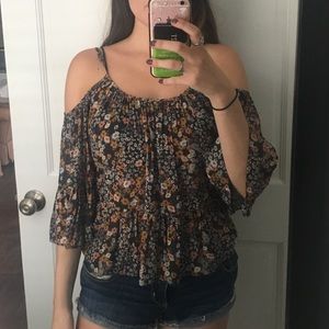 W/ FREE GIFT, New off shoulder long sleeve top